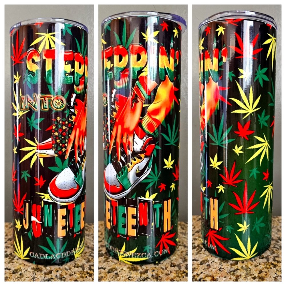 🌟20 oz stainless steel tumbler.  Double-wall insulation for hot or cold beverag